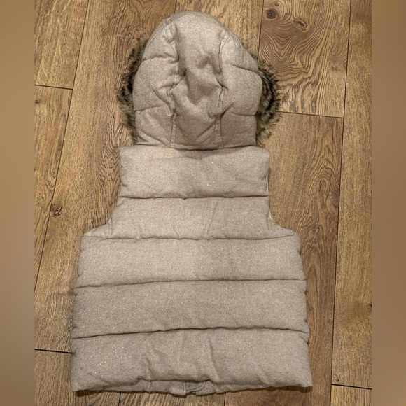GAP Girls Cream Faux Fur Hooded Vest - Picture 6 of 10